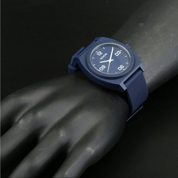 NIXON TIME TELLER P CORP MATTE NAVY QUARTZ WRISTWATCH 40 MM CASE TO CASE - Picture 2 of 7